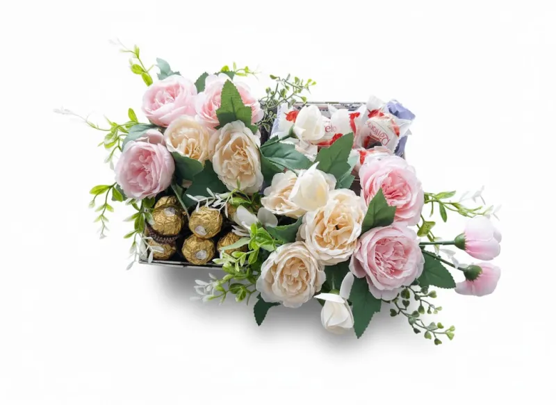 Cutie Florală Pastel cu Ferrero și Raffaello