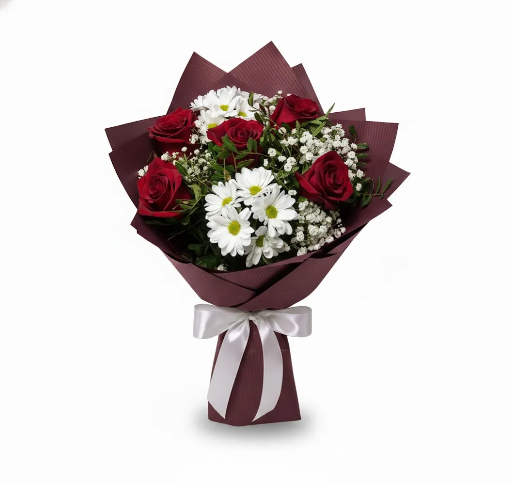 Buchet Clasic cu Trandafiri Roșii și Crizanteme Albe